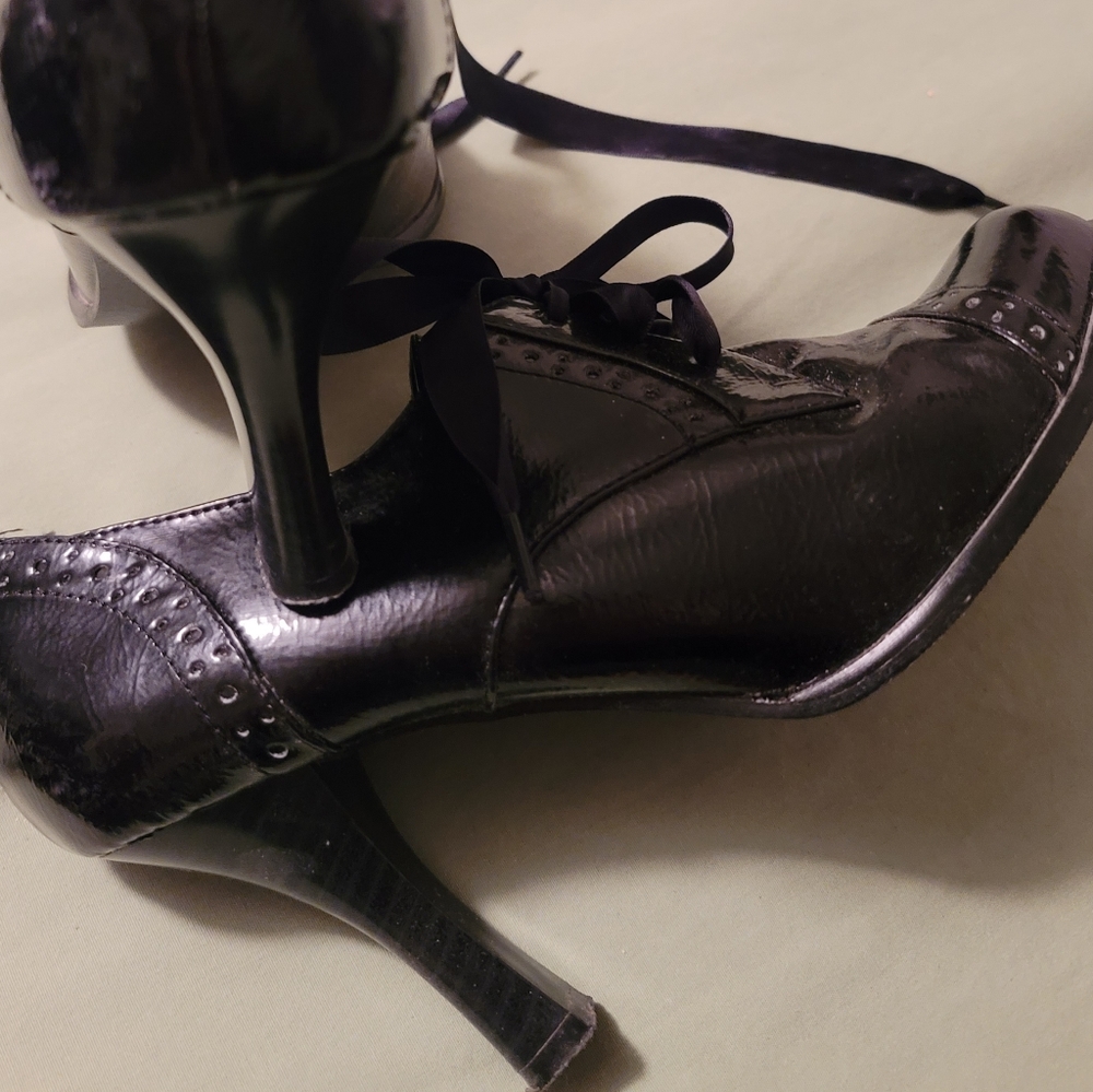 Vintage style ankle boots
